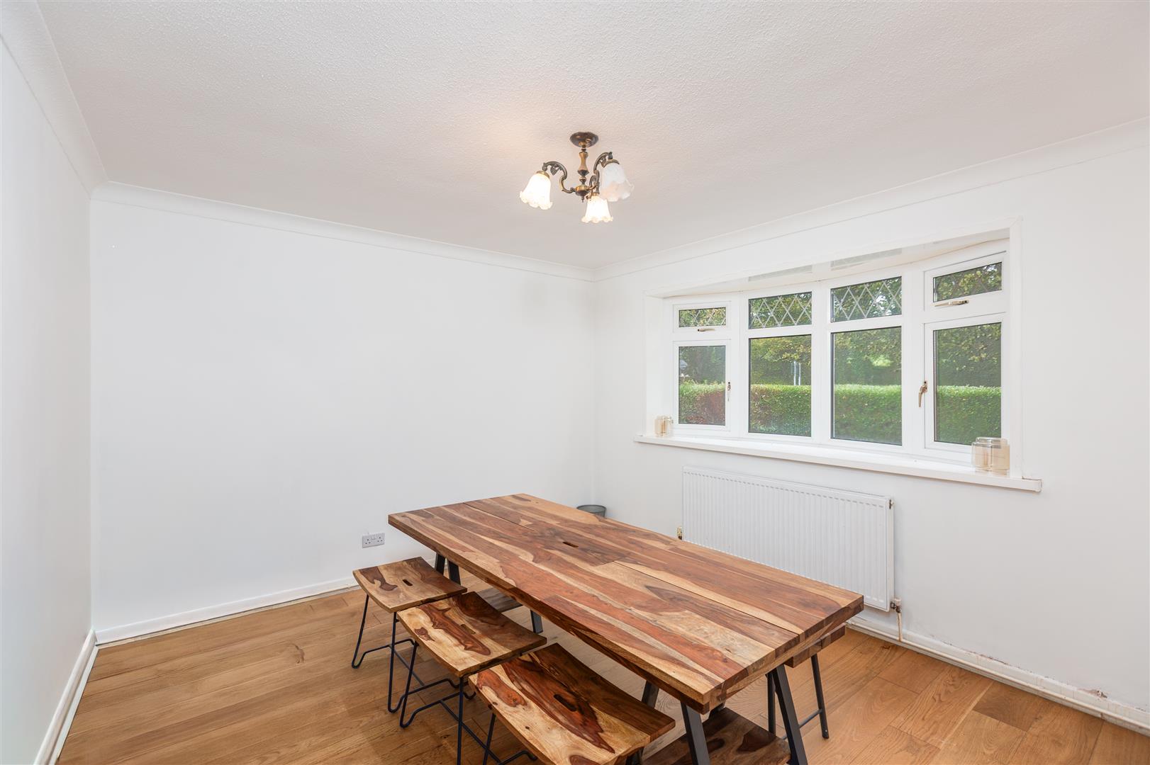 Llanmorlais, Swansea, SA4 3RY
